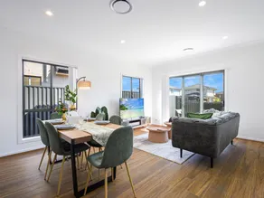 Spacious 5-bedroom building in brilliant Austral with AC - Image 3