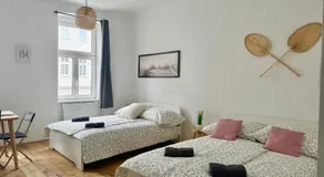 Stylish Renovated Apartment with Free Parking - Image 2