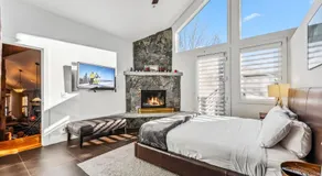 Luxurious 4BR Retreat with Hot Tub Near Gold Course - Image 2