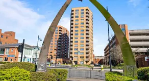 Luxury 2BR Staines 12 Mins to Heathrow & Thames - Image 4