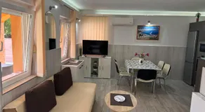 Mediterán Fedett Medencés Apartmanház - Image 4