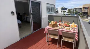Self contained guest house Gold Coast - sleeps max 4 - Image 5