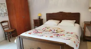 Maison restaurée - bien ensoleillée - calme - Image 2