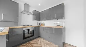 Large 5 Bedroom House Perfect For Group Stays - Free Parking - Near Glasgow - Perfect For Contractors - Image 3