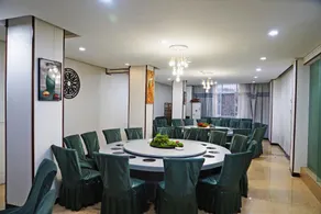 Emperor Dragon Hotel - Image 3