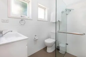 Sun Drenched Ground Floor Studio with Patio - Image 2
