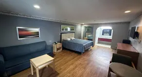Mustang Inn and Suites - Image 3