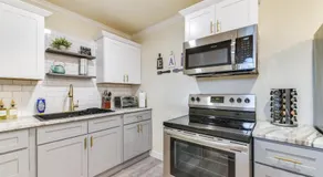 2 Mi to Dtwn: Chic Waco Studio w/ Fire Pit! - Image 3