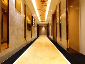 River Four Seasons Hotel - Image 5