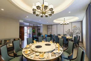Fortune Hotel - Image 5