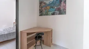 Appartement moderne à L'Isle-sur-la-Sorgue, 50 m² avec parking. - Image 5