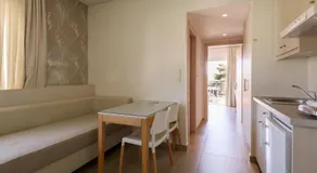 Poseidon Studios & Apartments - Image 2