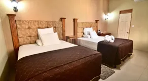Maximos Petit Hotel - Image 2