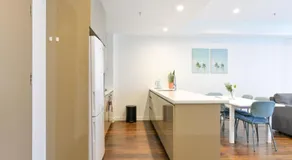 Sydney CBD Modern 2 bedroom Apartment - Image 2