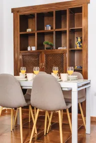 HomeySeville- Bright Apartment at Santa Cruz 6 pax, Parking Optional - Image 5