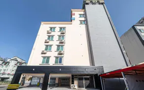 Hole in One Hotel - Image 5