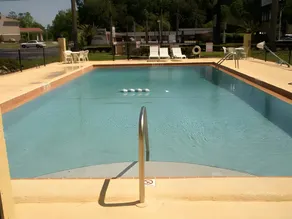 Relax Inn Silver Springs - Image 3