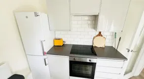 Newly Renovated 2-Bedroom Apartment - Image 2