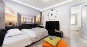 Appartement avec terrasse, jardin et jacuzzi | Vue jardin - Image 2