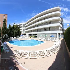 Medplaya Aparthotel Esmeraldas - Image 2