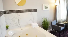 Mountain View Suites - Image 4