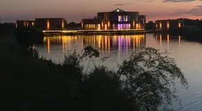 Lakeside Fishing Lodges - Image 4
