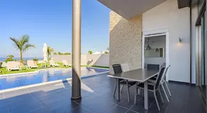 Voll ausgestattete weiträumige Villa mit Grill, Terrasse und privatem Pool | Poolblick | Haustierfreundlich - Image 3
