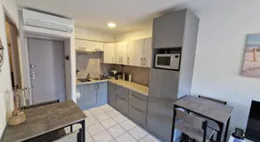 Studio cabine climatisé et loggia au calme avec linge et parking inclus - Image 4