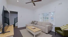 Manuka Village - Sleeps 8 - Free parking x 4 - Image 2