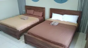 Rumanija's Airport Rooms - Image 5