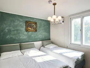 Bilingual Host (CN/KR) | Prime Seoul Location | Stylish Interior | Entire Floor to Yourself - Image 4
