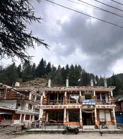 Barot-Hotel lake face - Image 1