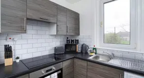 Vacant Nests The Northmuir Wi-Fi Sleeps 6 - Image 4