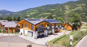 Chalet con jardín y terraza - Image 4