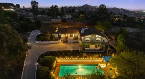 Entire Private Home with 2 Bedrooms 1 Bathroom, Grand View, King Bed, Spacious, Parking, Available Now - Image 4