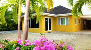 Prime Location Villa -Sleeps 7 -Private Pool & Gym -Peace & Comfort - Image 4