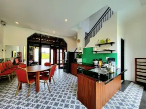 Delightful Romantic 4-BR Villa - Image 3