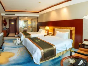 Yijian Holiday Hotel - Image 2