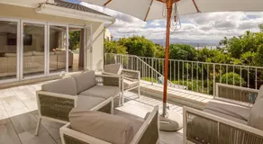 Modern double story beach house - Image 3