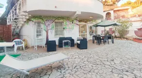 Amorevole villa con terrazza e doccia esterna - Image 5