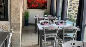 Auberge de la Tour Bar Restaurant Dagligvarebutik - Image 3