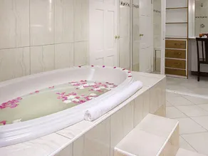 Reste En Jaunte inside The Cattleya Hotel - Image 3