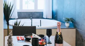 Vistamare Suites - Image 3