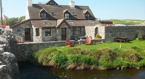 Aille River Hostel Lodge - Image 3