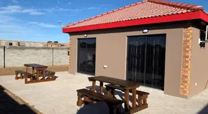 Elephant House, 2 bedroom House, Next to Pilanesberg and Sun City - Image 2