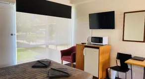 Rubicon Hotel Motel - Image 2