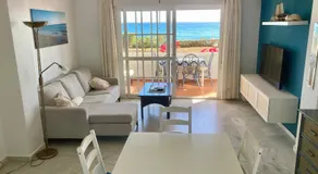 Seafront Garden and Sea views - Image 2