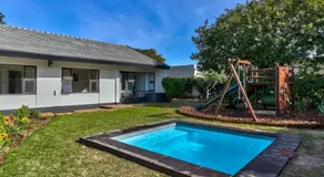 Family Home, WiFi, Patio, Secure Parking - Image 5
