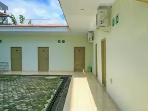 Urbanview Hotel Platinum Parepare - Image 5