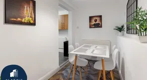 FLATZY - Modern Apartment Close to Football Stadiums - Image 2